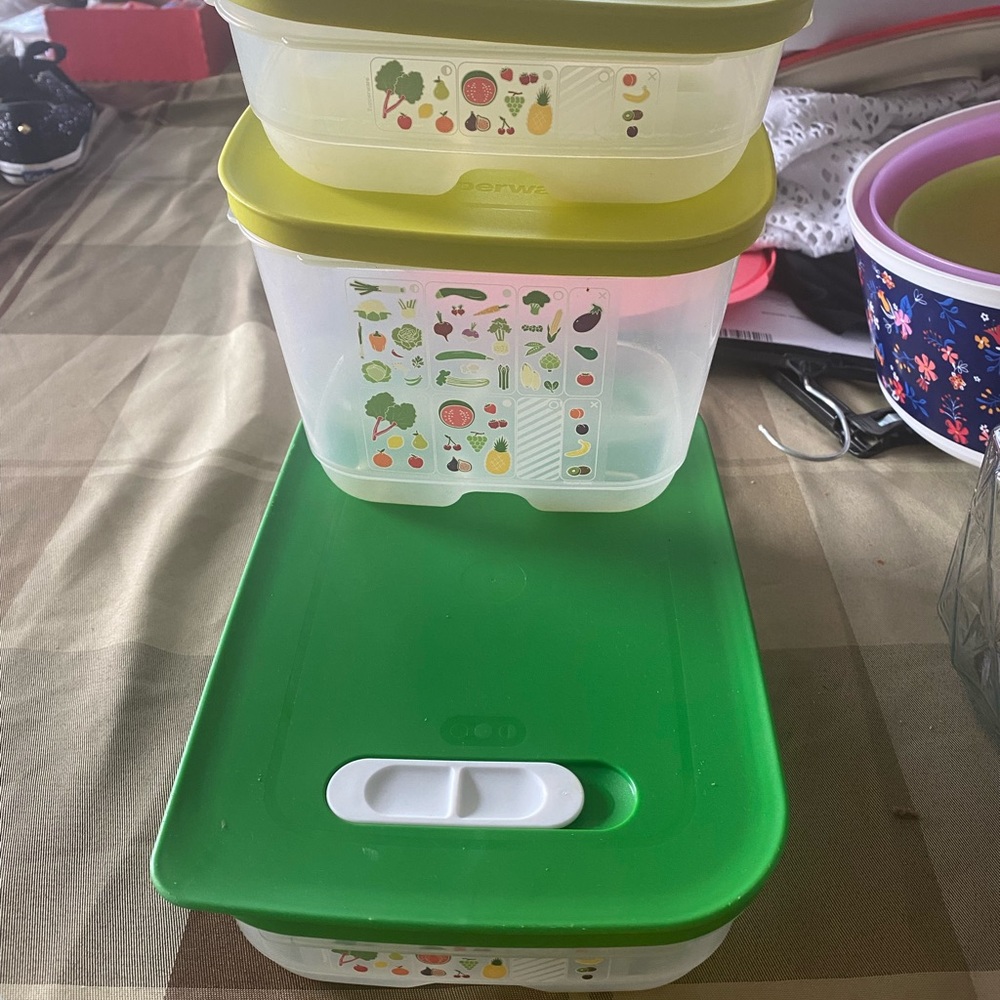 Tupperware - Picture 6 of 8